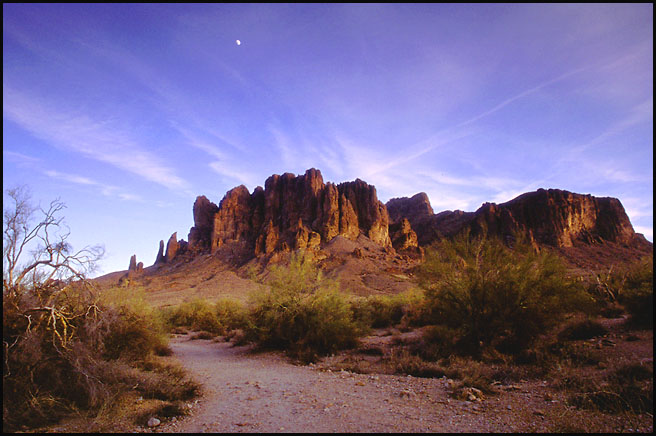 Superstition Mountain - Arizona USA