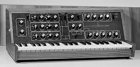   Minimoog B (1970 ).