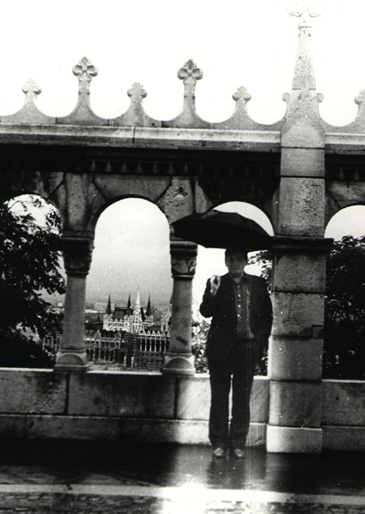 dad with ambrella